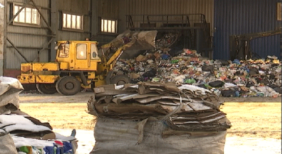 В Свердловской области за прошлый год  вывезли более 3,5 тонн бытовых отходов