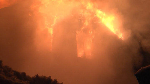 Пожар уничтожил дом многодетной семьи