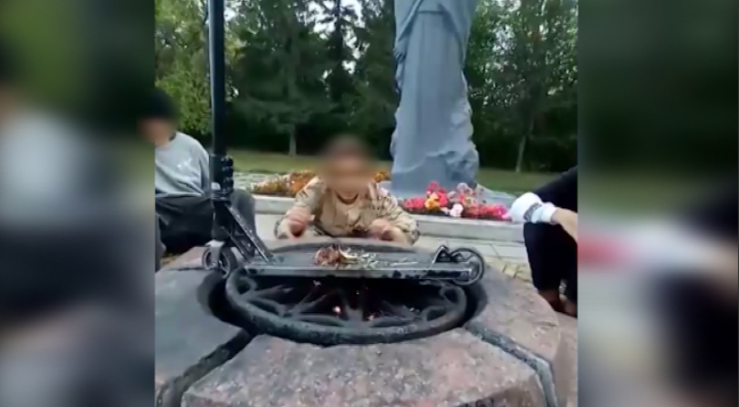 В Каменске-Уральском задержали подростков, которые жарили картофель на Вечном огне
