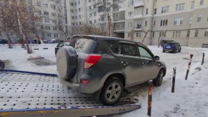 У жителя Екатеринбурга забрали автомобиль за долги