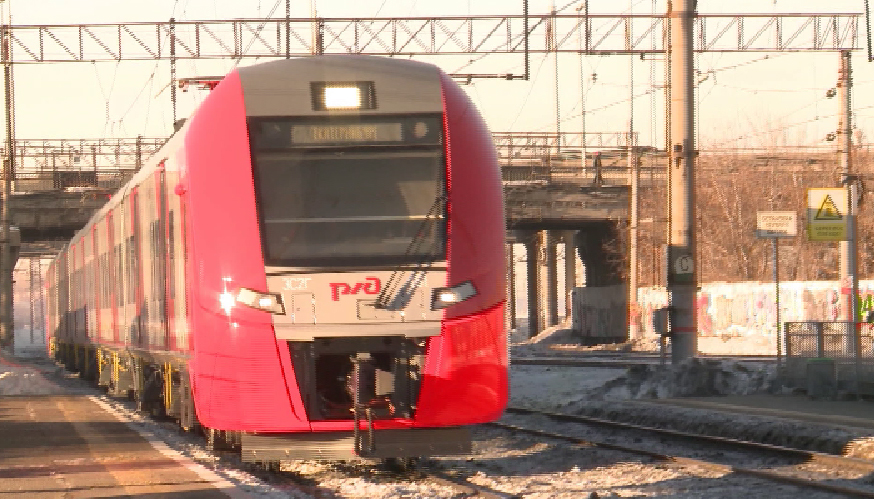 Пригородный поезд «Ласточка» из поселка Бокситы прибыл в Екатеринбург