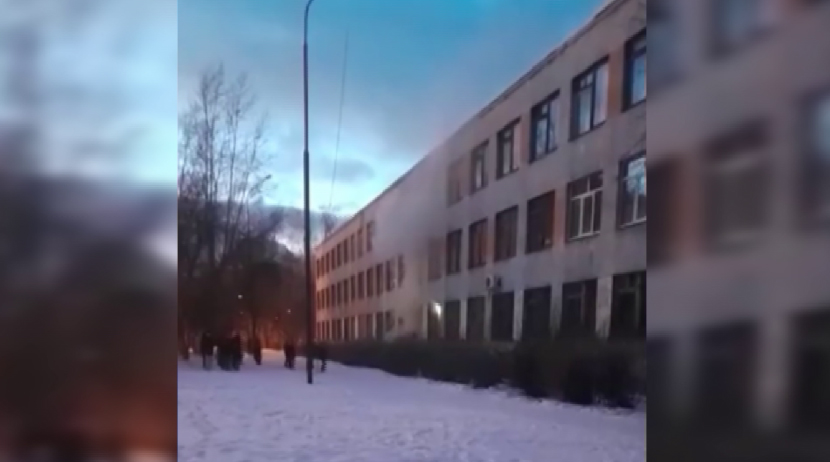 В Екатеринбурге в выходные загорелась школа №92, расположенная в Кольцово