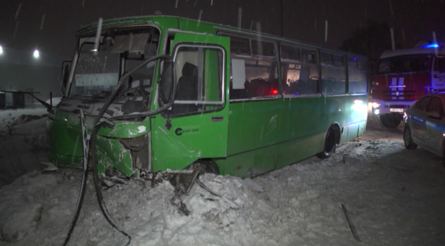 Пять человек пострадали накануне в автомобильной аварии на Полевском тракте