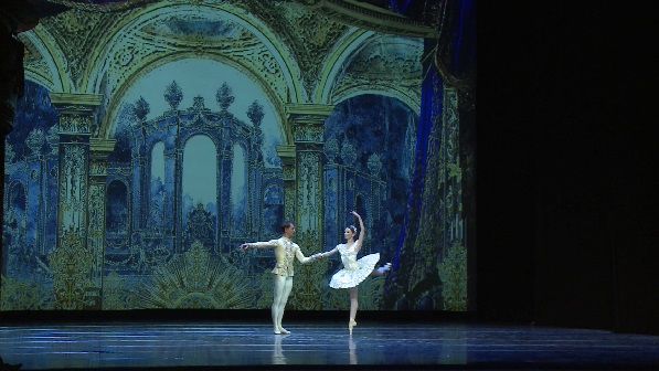 Звезды Мариинского и Большого театров познакомили уральцев с историей российского балета