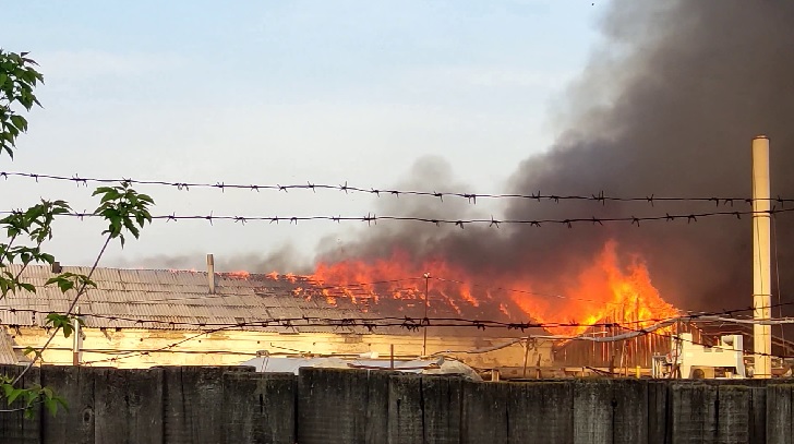 В поселке Буланаш потушили крупный пожар