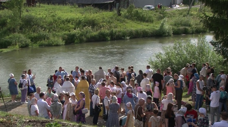 День крещения Руси отмечают православные верующие по всей стране