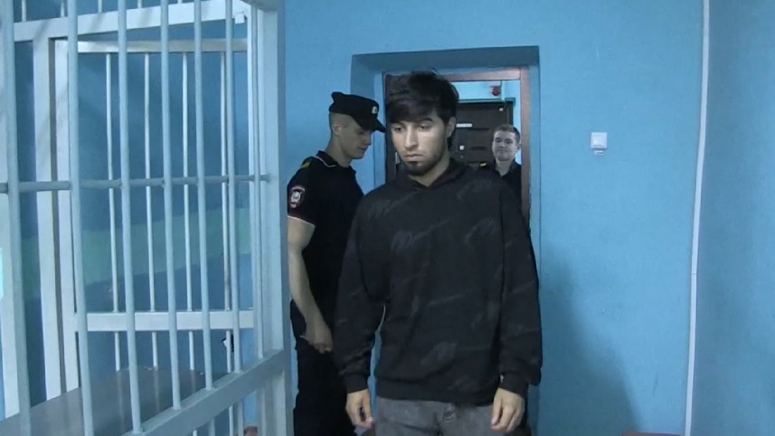 В Екатеринбурге полицейские задержали двух мужчин, которых подозревают в грабеже случайного прохожего