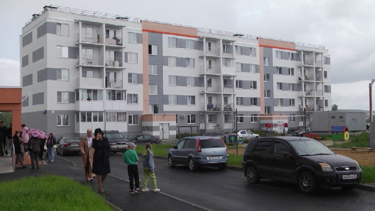 В Первоуральске 90 детей-сирот получили ключи от новых квартир