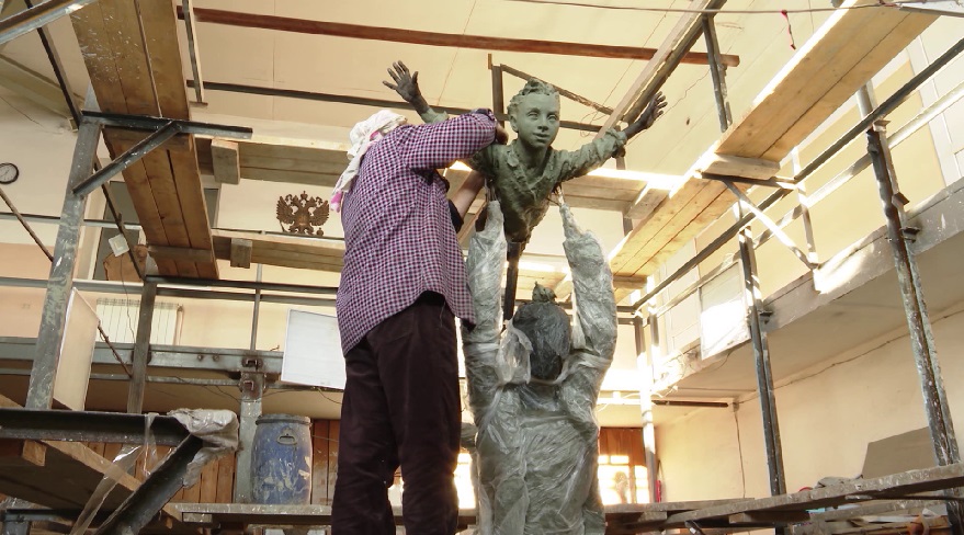 На Урале создают скульптуру счастливой семьи