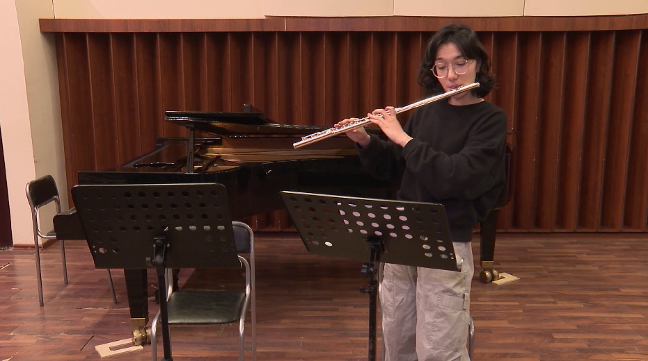 Мировую премьеру концерта для флейты с оркестром представила композитор из Китая Ян Жуйхань