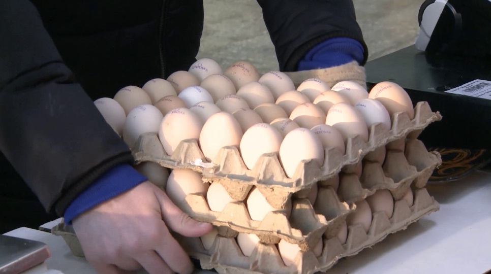 Чиновники отправились в магазины Екатеринбурга, чтобы проверить цены на яйца
