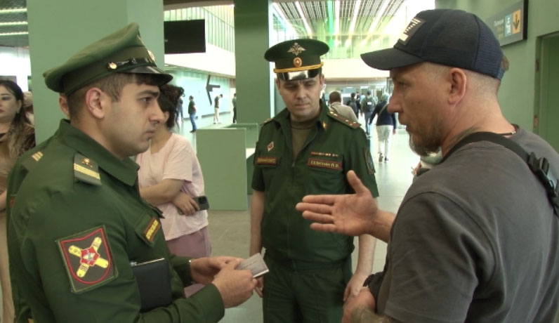 Военные следователи провели рейд в аэропорту Кольцово
