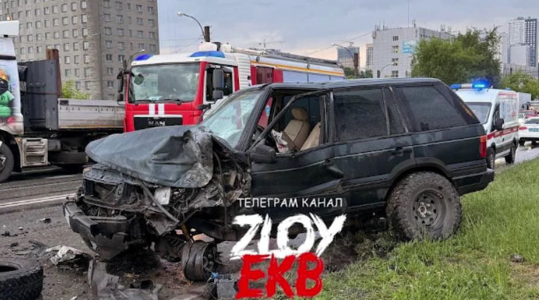 Массовое ДТП произошло на мосту на улице Блюхера в Екатеринбурге