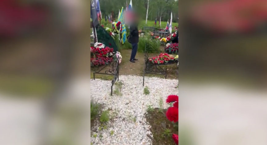 Задержана девушка, зарабатывающая на фото могил бойцов СВО