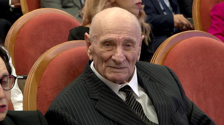 Медаль «Героя труда Российской Федерации» вручили Семёну Спектору