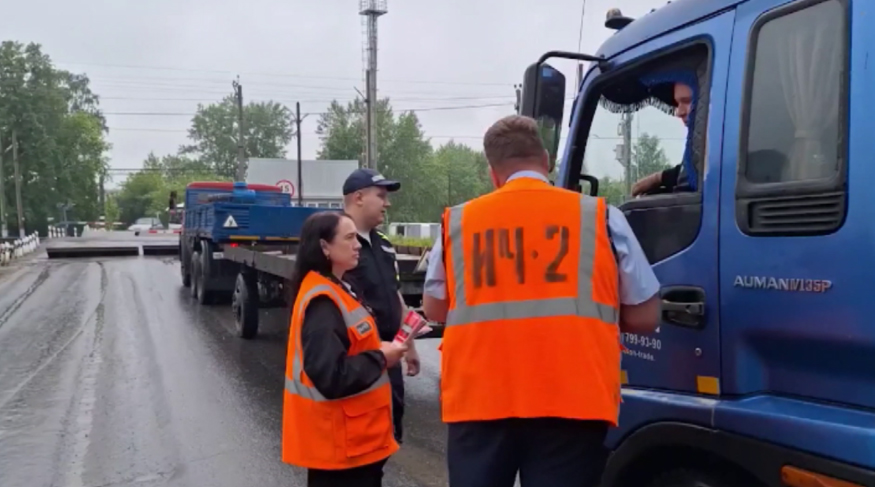 Свердловские автоинспекторы провели масштабный рейд «Переезд»