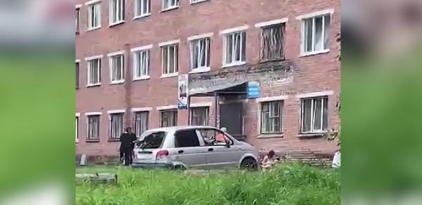 В Среднеуральске 2-летняя девочка погибла, выпав из окна 5 этажа
