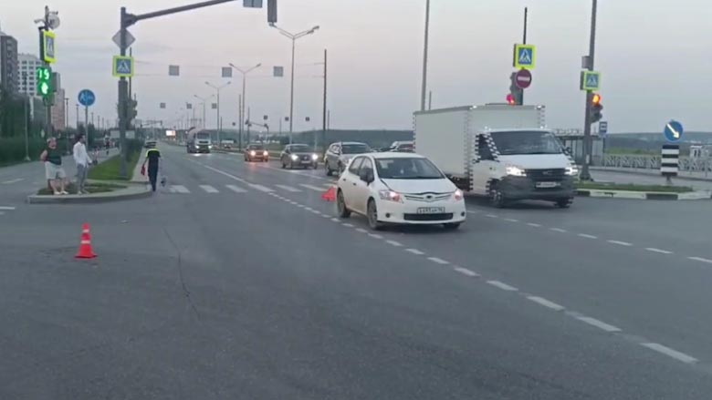В Екатеринбурге под колеса иномарки попал подросток