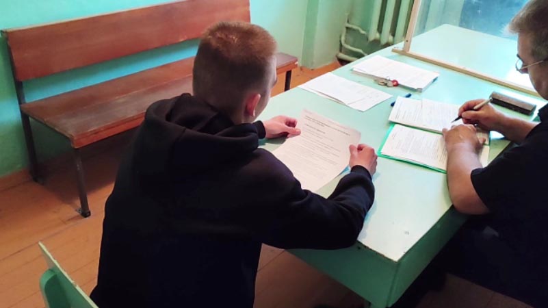 Полицейские Ревды задержали хулигана, стрелявшего в магазине