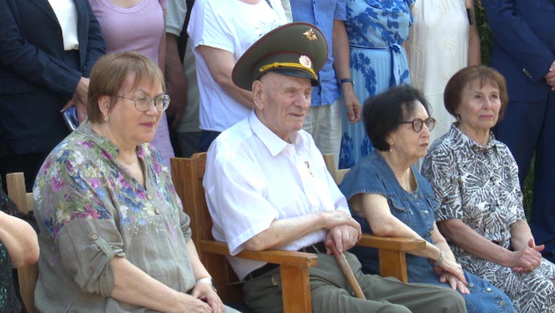 90 лет исполнилось Семену Спектору