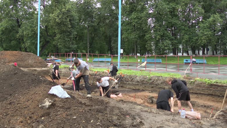 Вместо каникул и отдыха они выбрали общественно полезную работу
