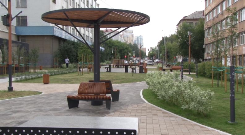 В Екатеринбурге к 303-летию города открыли «Аллею трех вузов»