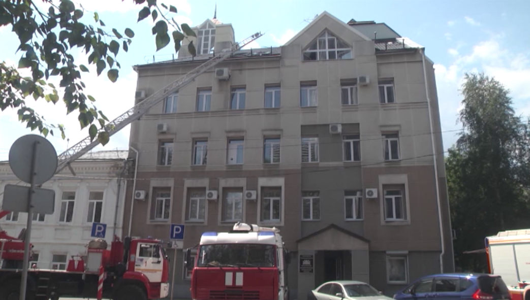 Пожар в центре Екатеринбурга ликвидировали спасатели