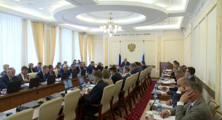 На заседании регионального правительства главы муниципалитетов отчитались о ликвидации последствий стихии