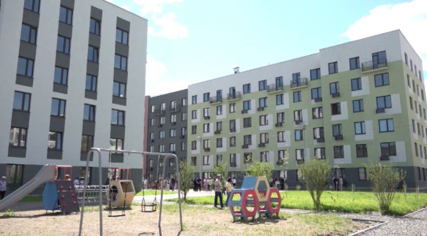 В Ирбите ключи от новых квартир получили участники программы по расселению