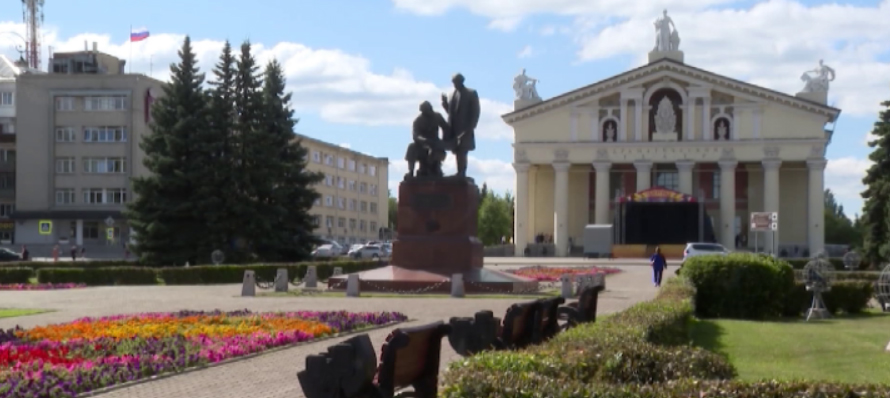 Денис Паслер поздравил тагильчин с Днем города
