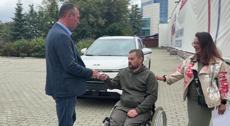 Ключи от машины с ручным управлением вручили ветерану СВО