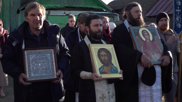 Верующие прошли Крестным ходом во имя чуда, совершённого Архангелом Михаилом